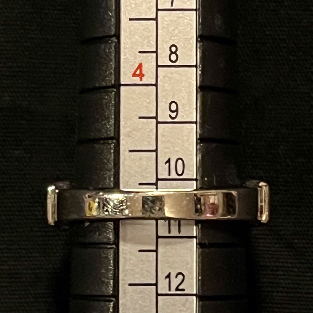 Sterling silver and CZ ring - Picture 8 of 8